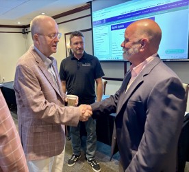 �鶹Ů�� President Jeff Allbritten welcomes newest �鶹Ů�� Trustee John Dulmer